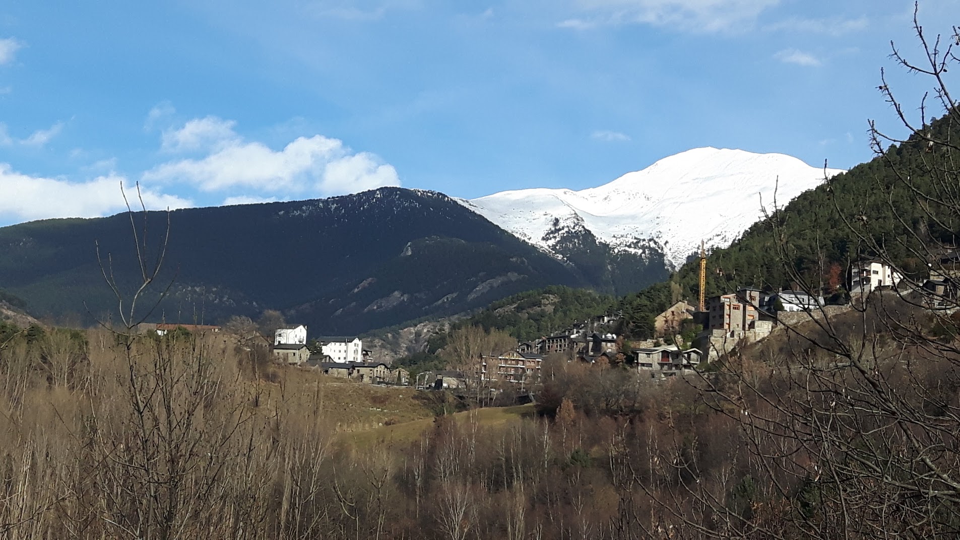 Muntanyes nevades prop de la Residència Aldosa